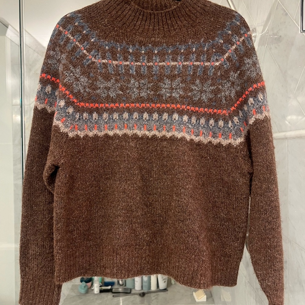 NWOT Fair Isle sweater. Beautiful colors. Very warm.